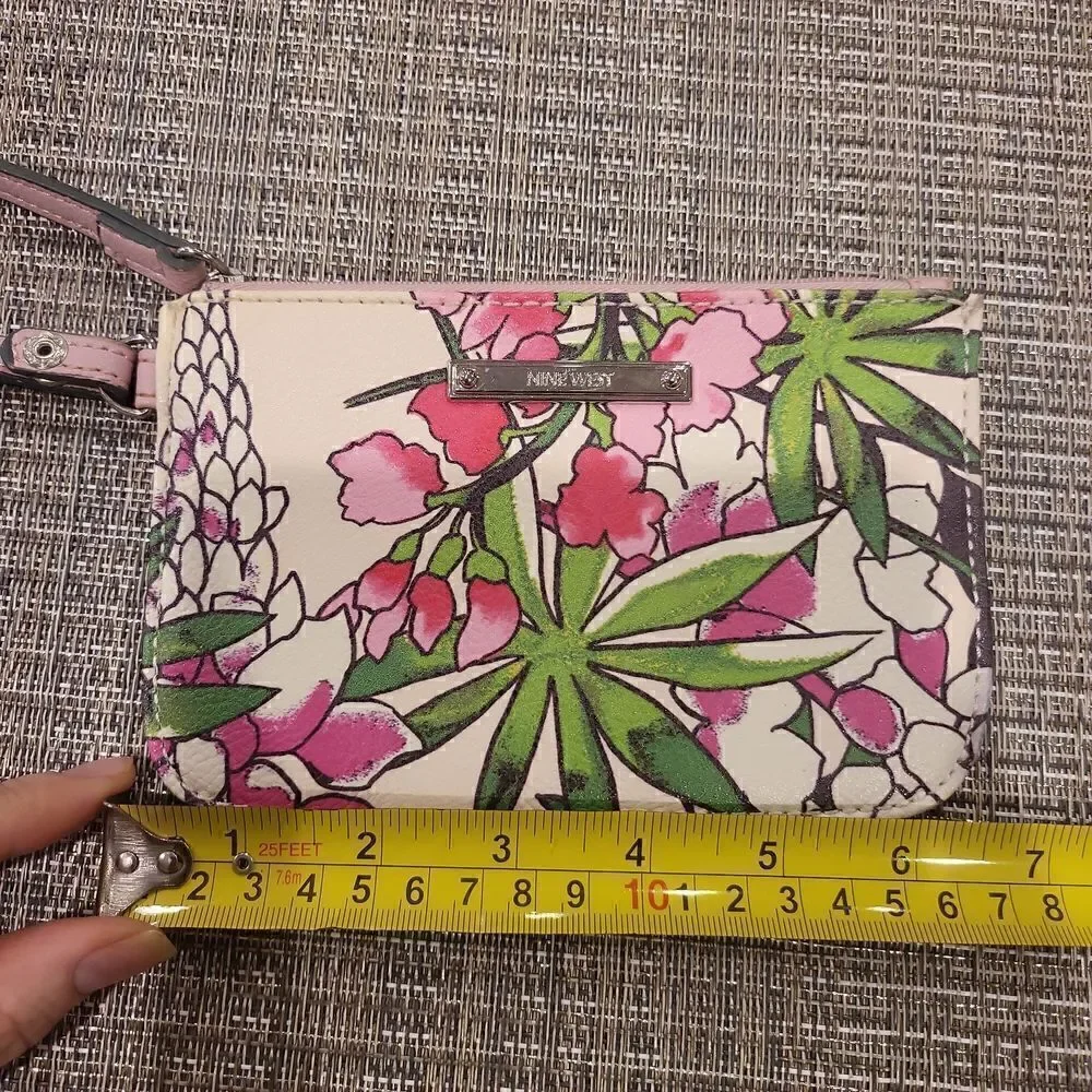 Nine West Wristlet - tropical
